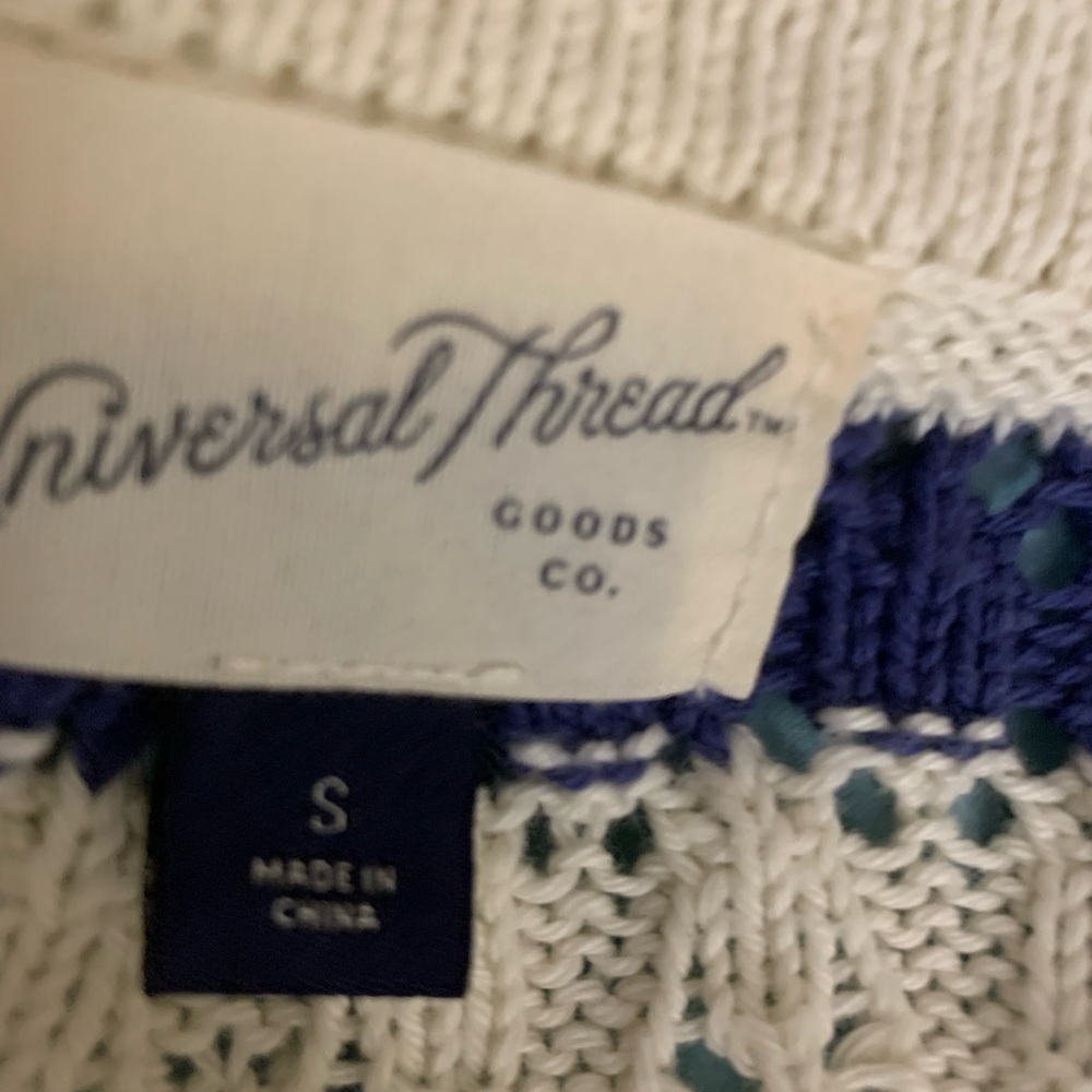 Universal Thread V-Neck Sweater in Cream and Navy - Picture 2 of 5